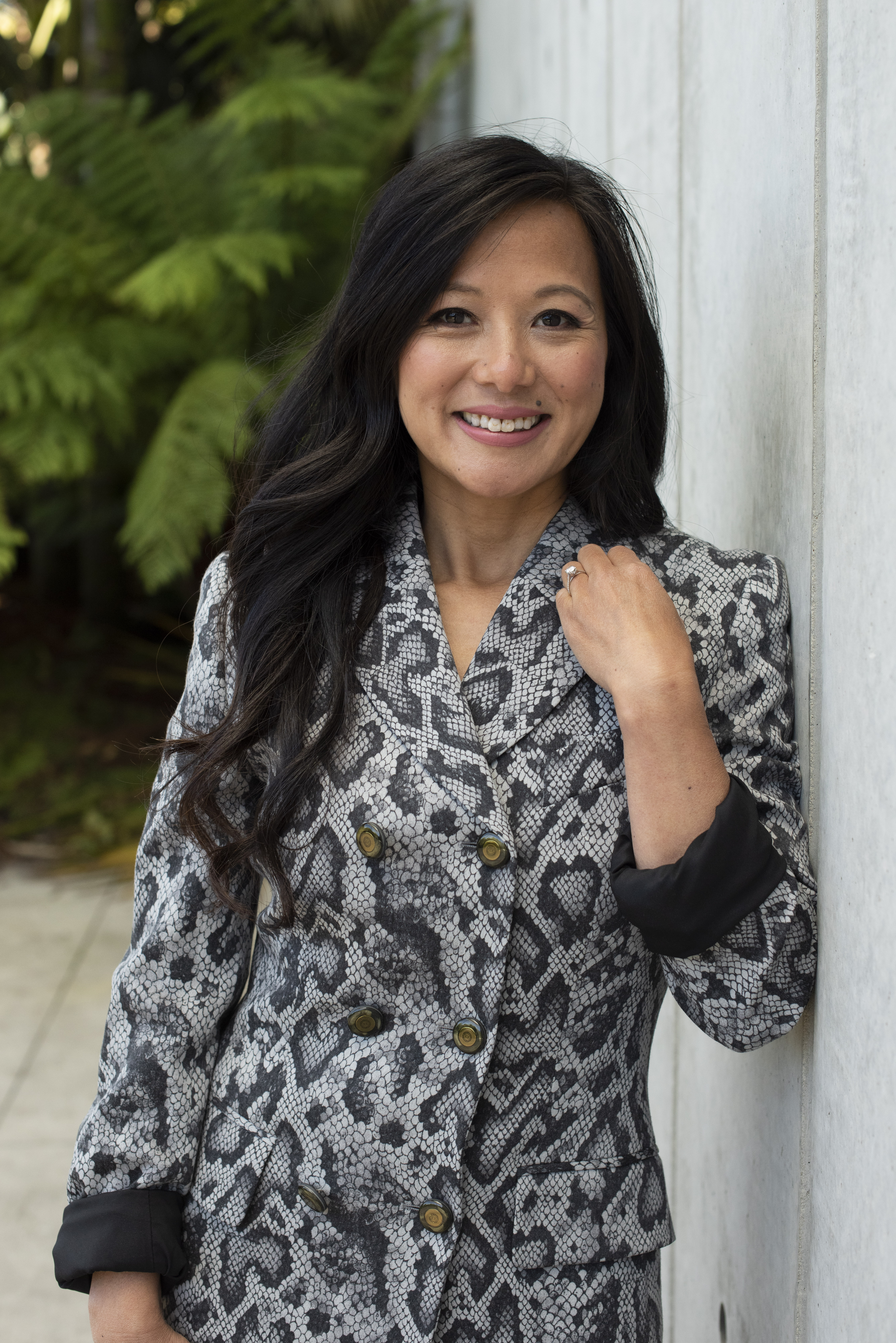 Xi Decker is a Functional Diagnostic Nutrition Practitioner with over 25 years of experience in life sciences and women’s health. She helps high-achieving women in midlife restore energy, balance hormones, and take control of their health using personalized, science-backed strategies designed for how their bodies work now.