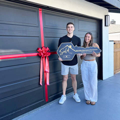 Happy home sellers with sold sign in Thousand Oaks, CA, Real Estate Toolbox client