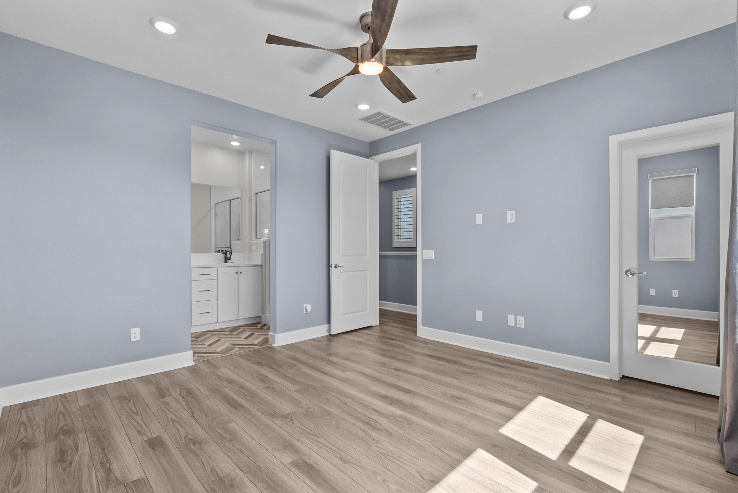 Owner's suite with ceiling fan and walk-in closet