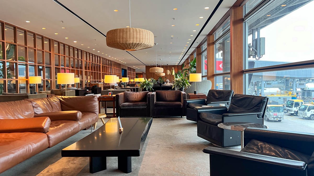 Cathay Pacific The Pier Business Class Lounge, Hong Kong