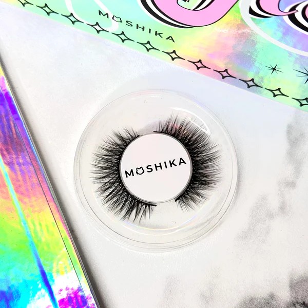 Moshika lashes applied close-up result