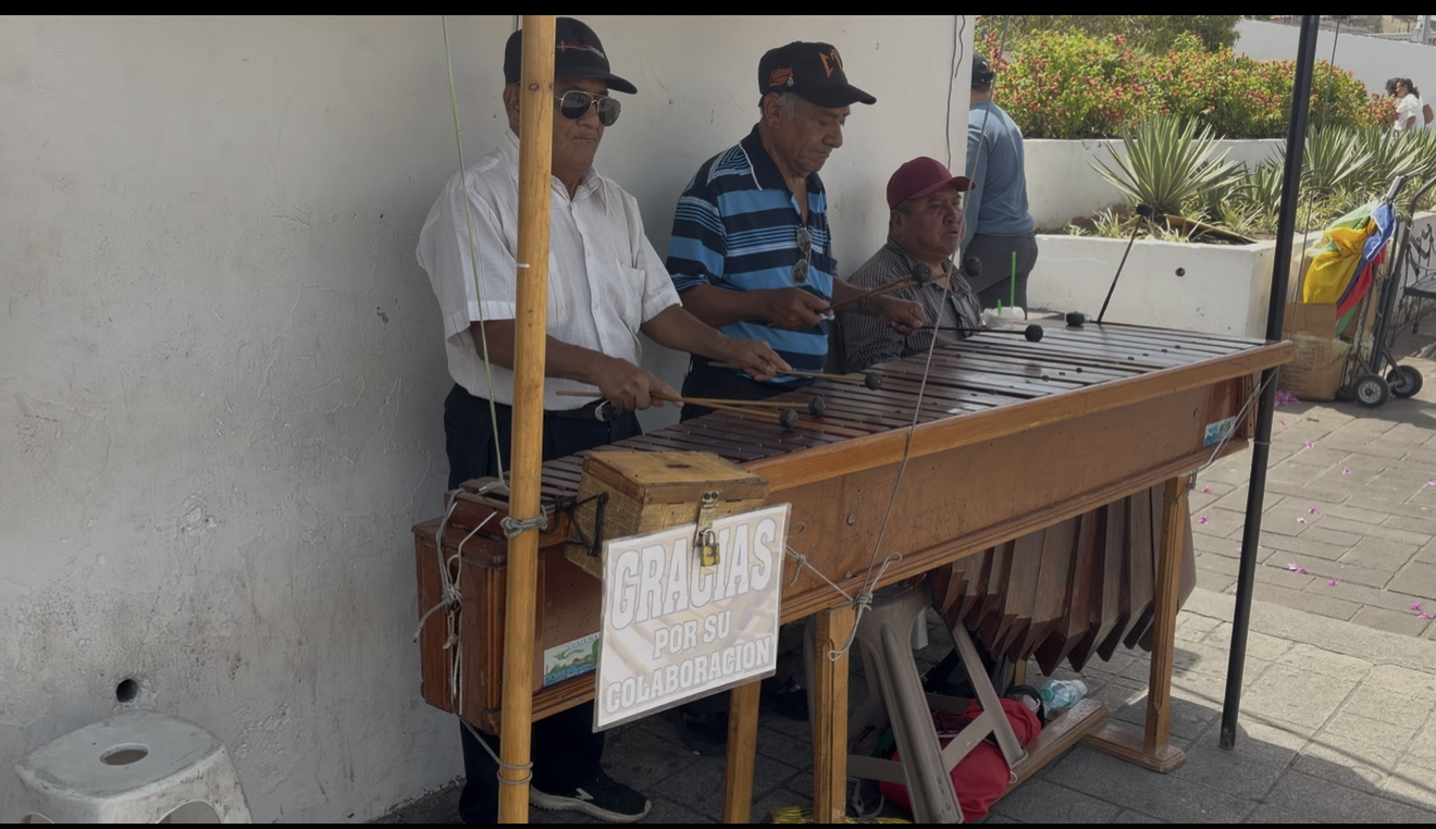 Marimba musicians at Mercado Central