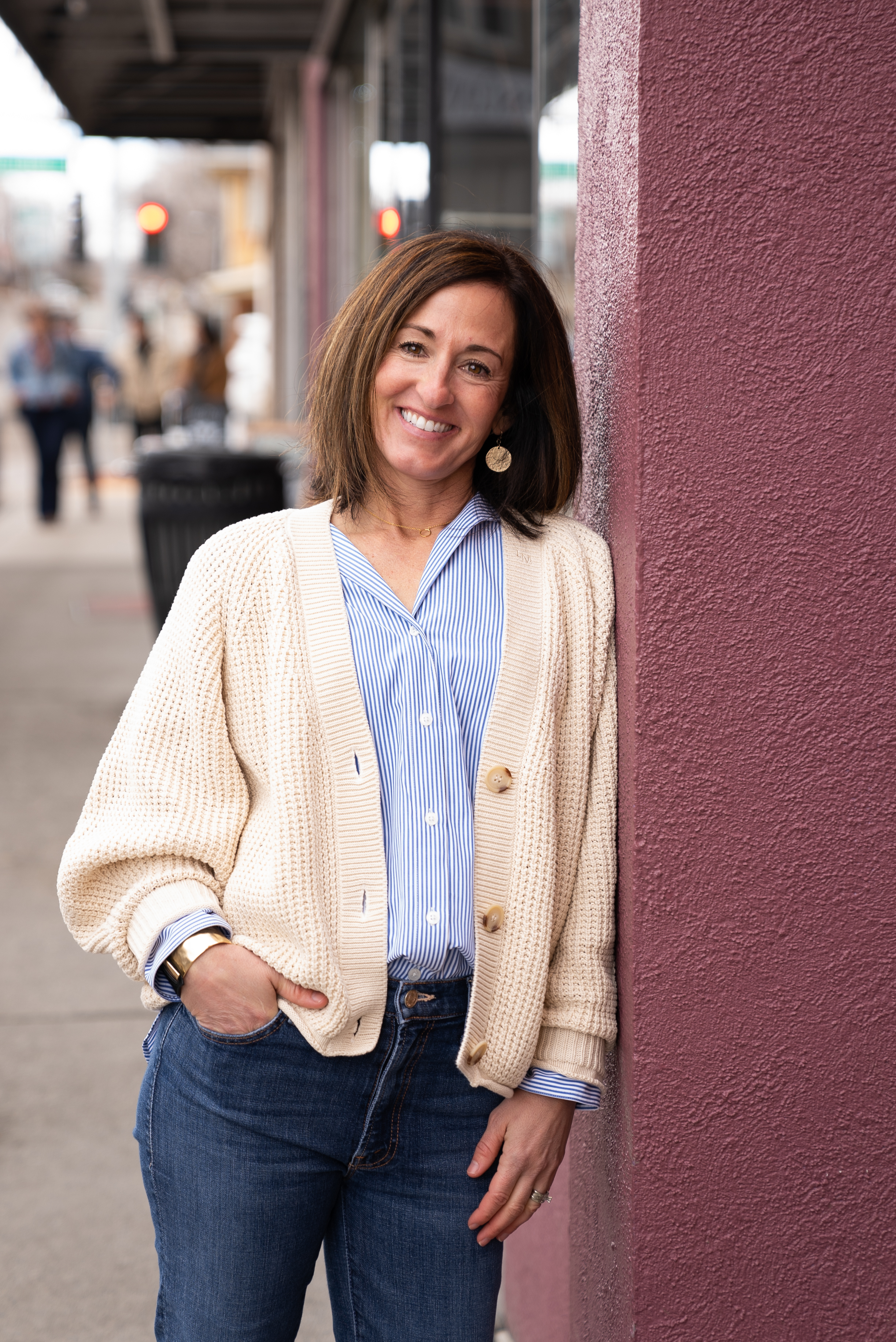 Anamarie Lopategui from Bideako standing next to a wall.