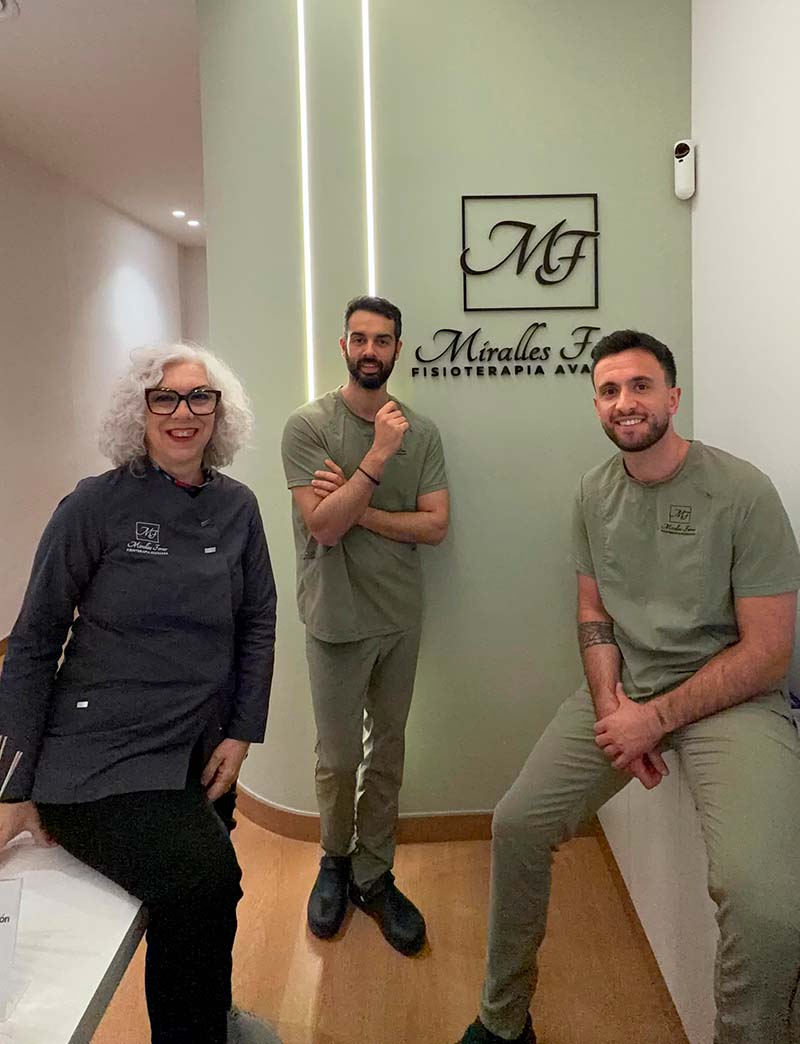 Foto de stock — fisioterapeuta tratando a un paciente