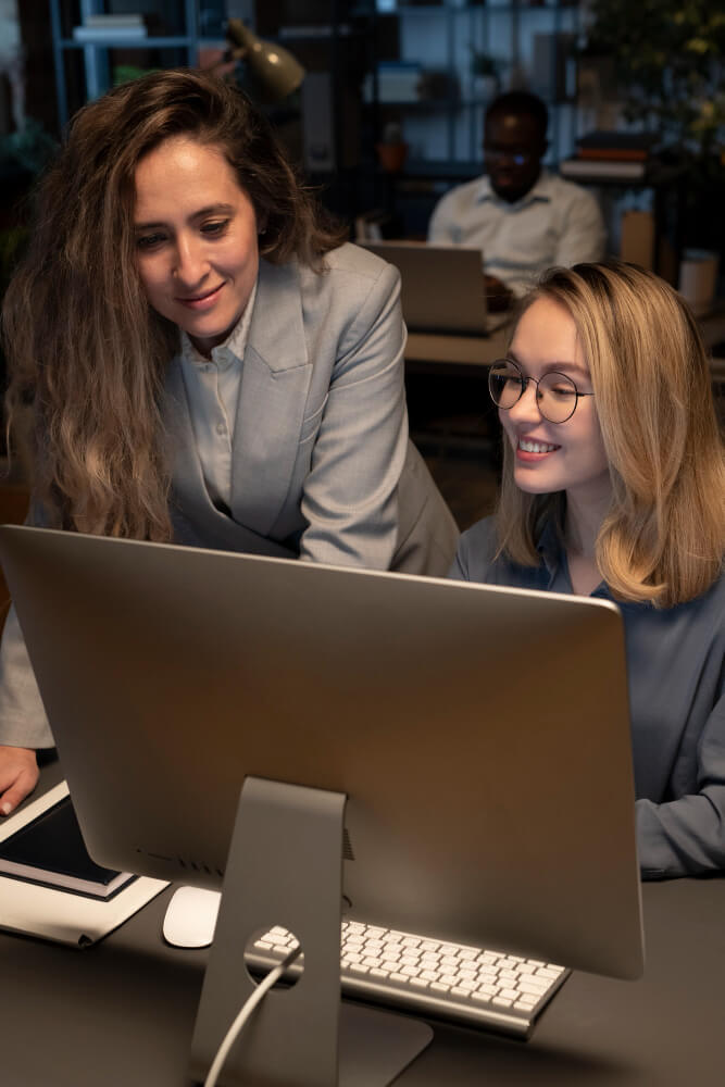 Profesionales del sector asegurador participando en una capacitación de Brogic