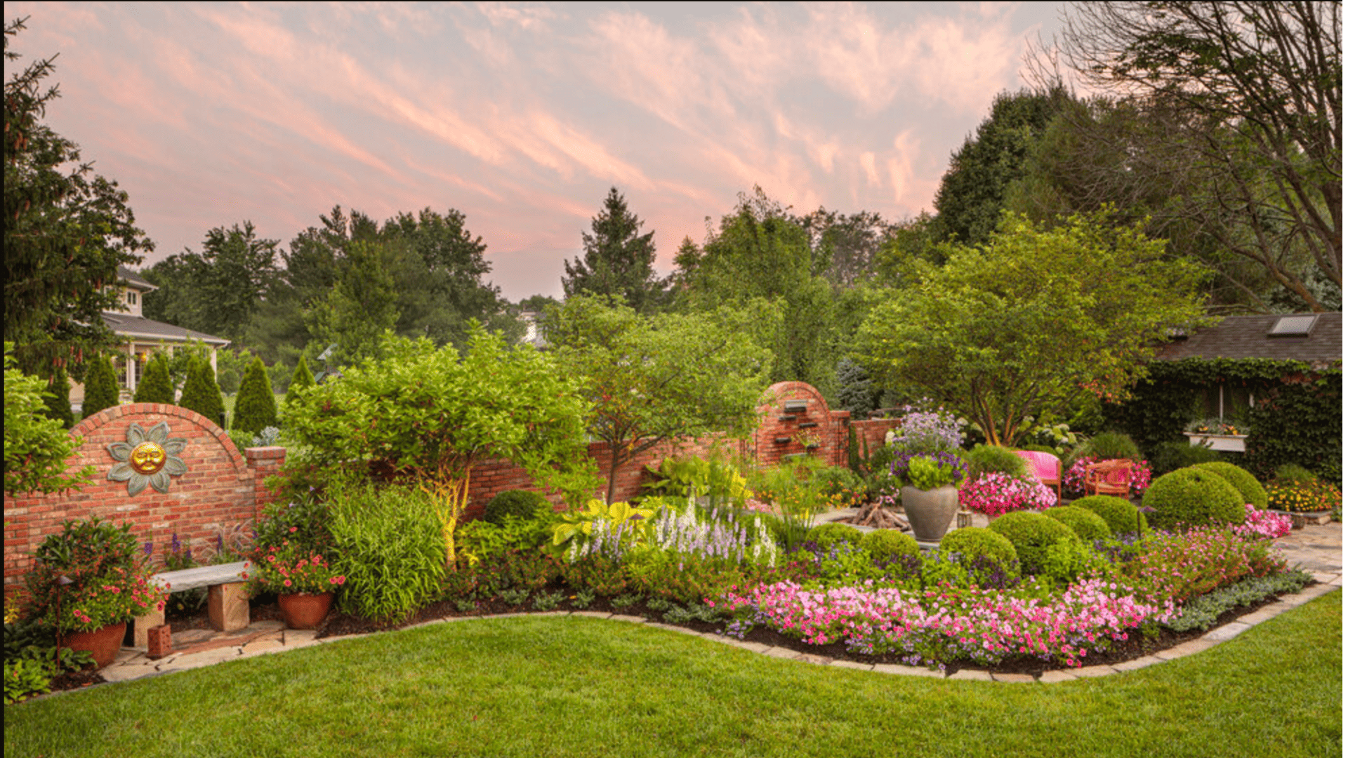 {{ custom_values.service_1 }} in {{custom_values.biz_area_1})