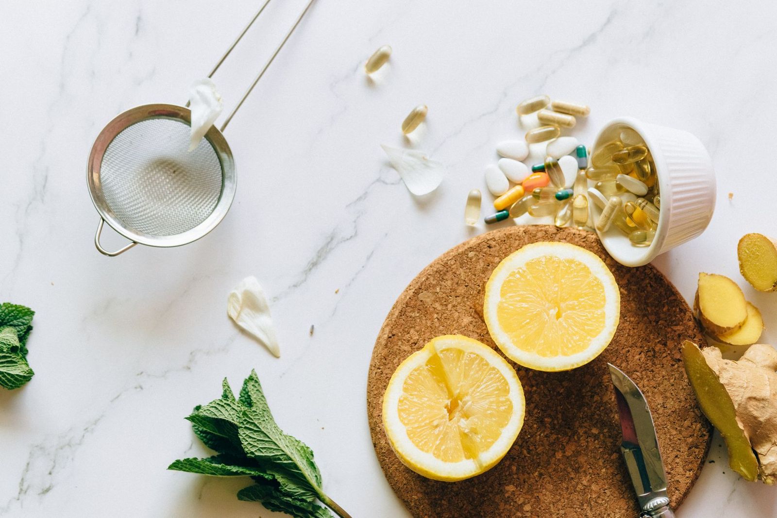 Supplements with fresh lemon and ginger