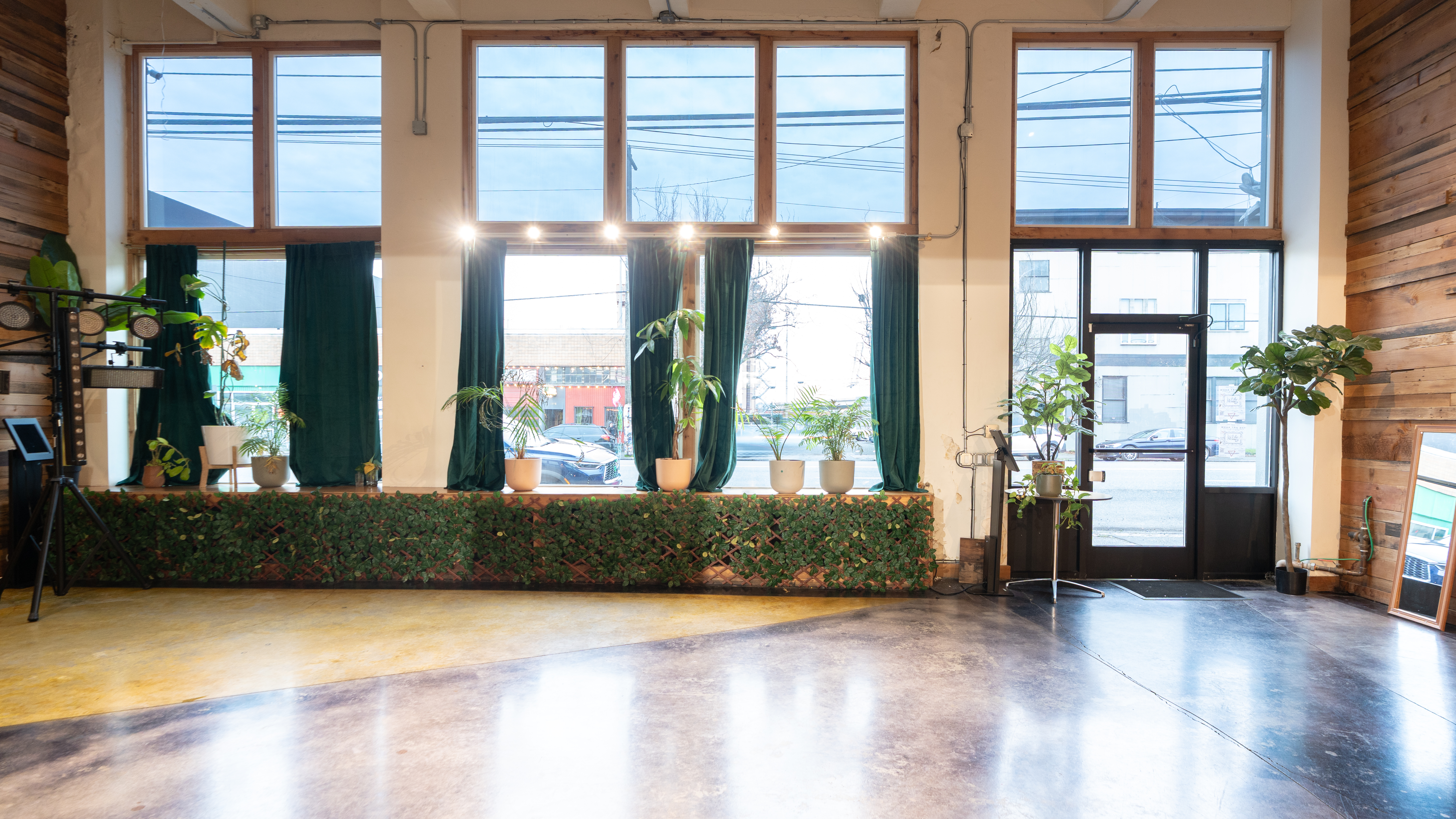 Seattle Sip & Paint Studio Space