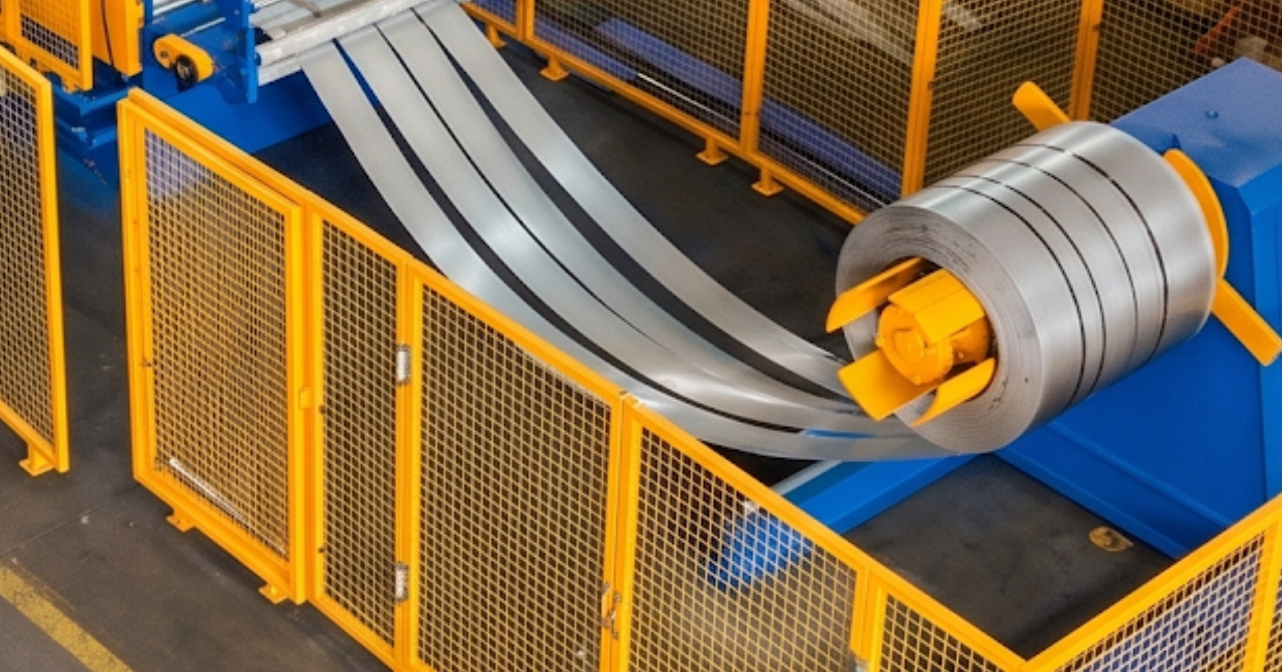 Slit strip recoiling onto the hydraulic recoiler