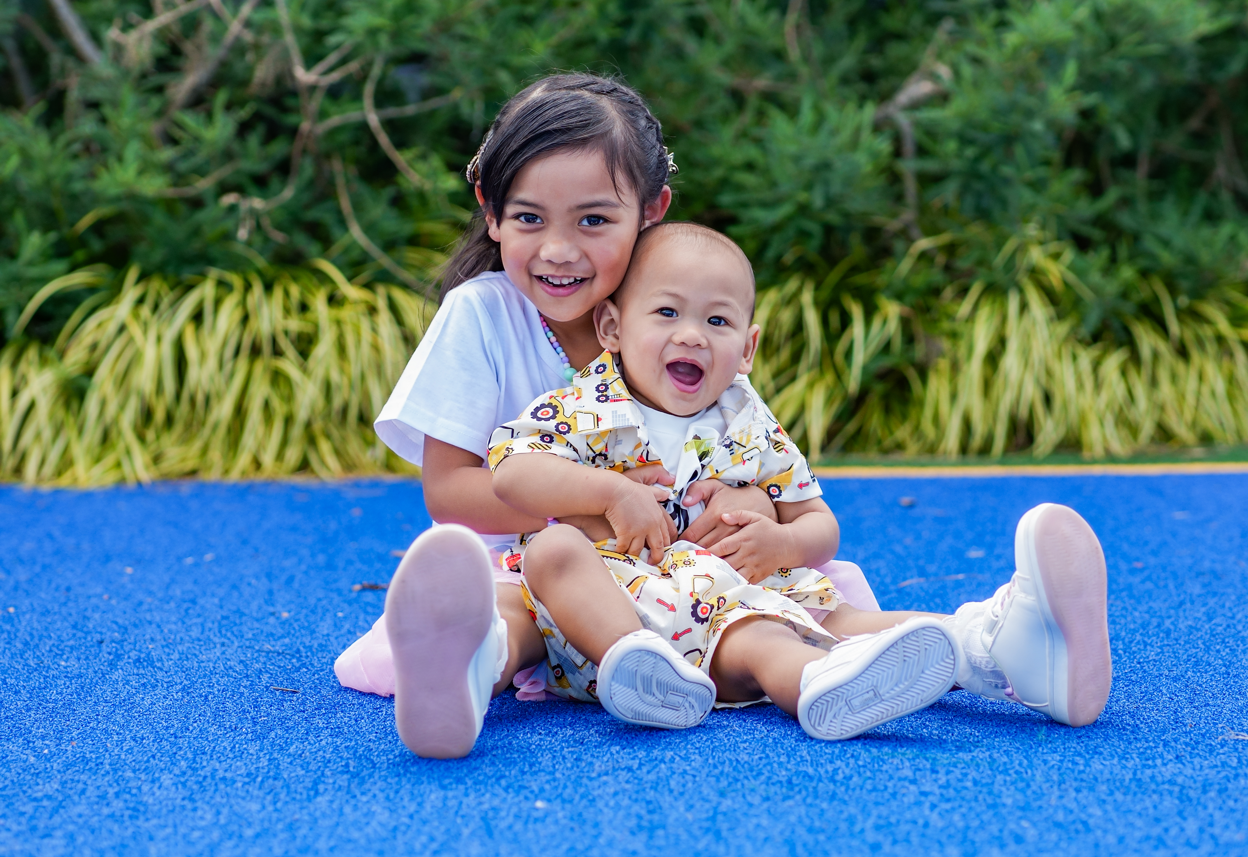 A family photographed outdoors in Auckland