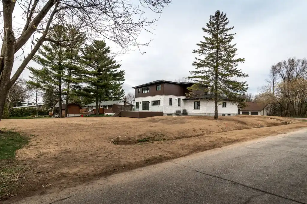 Custom home build by B&Y Reno Corp in Mississauga GTA