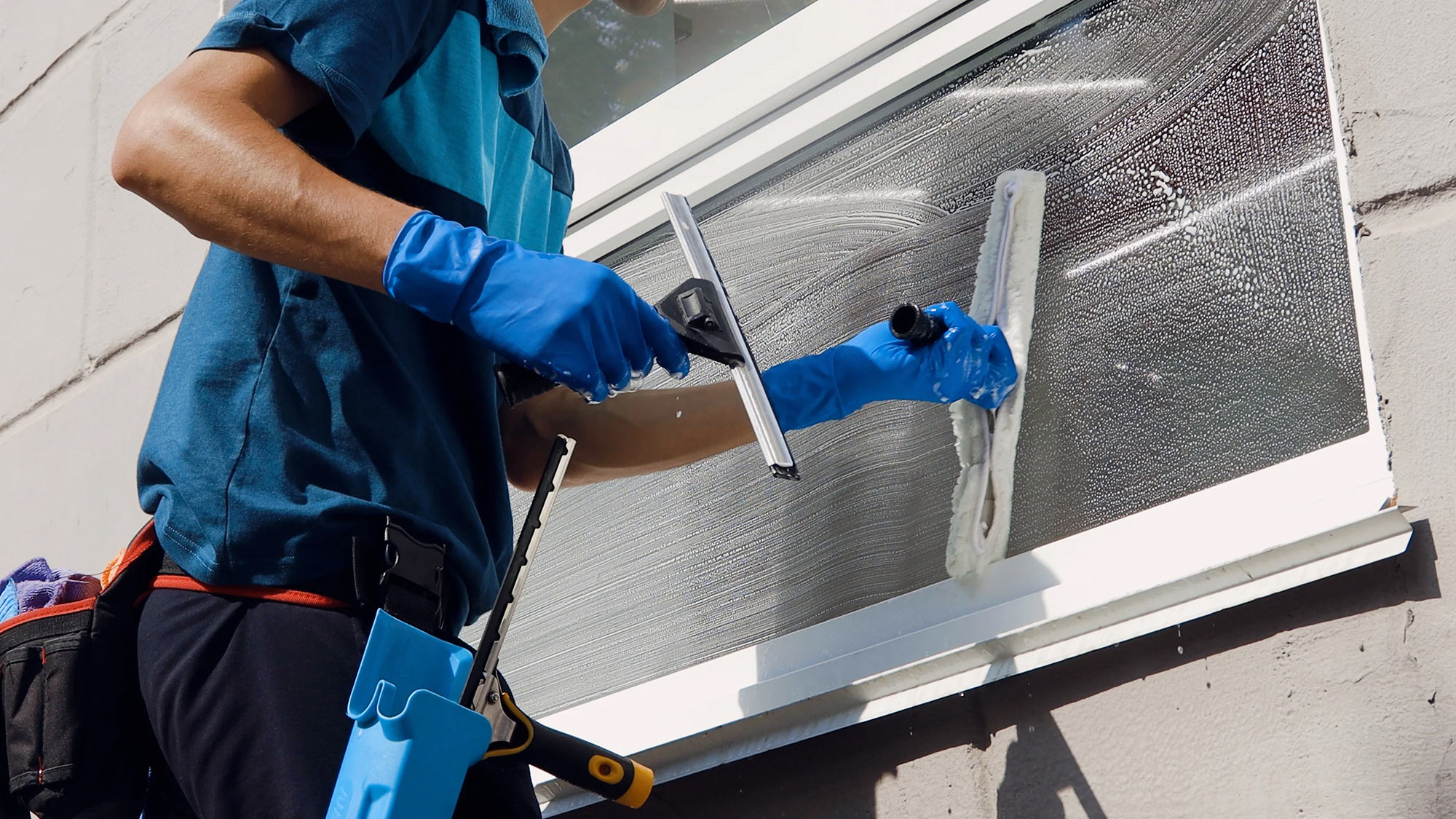 Clean residential windows on a brick home, residential window cleaning, Dallas Texas