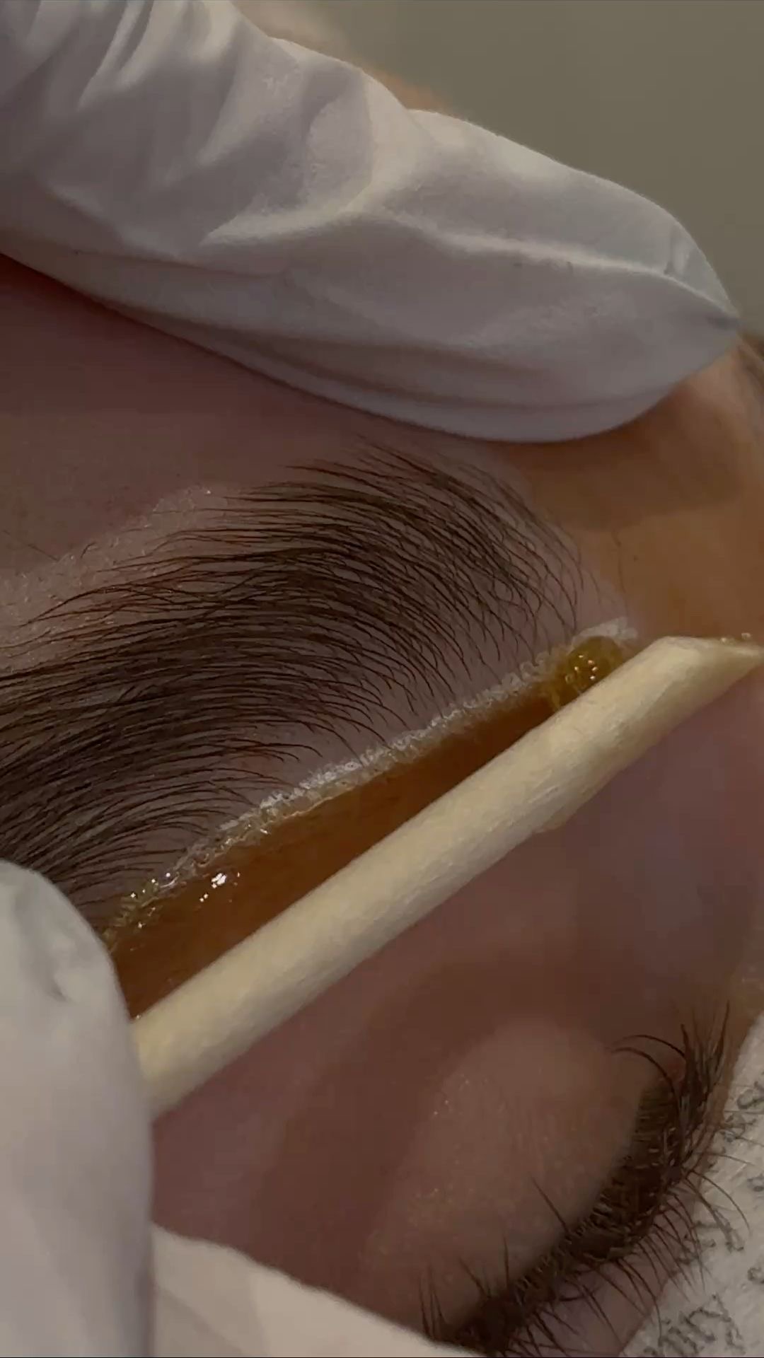 Brow Waxing: depilación de cejas con cera
