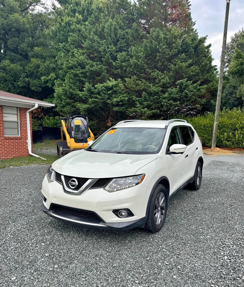 White 2015 Nissan Rogue from the listing