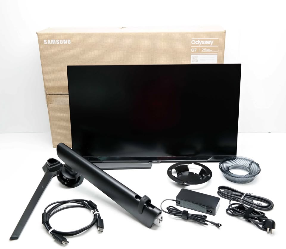 Samsung monitor with box and accessories from the listing