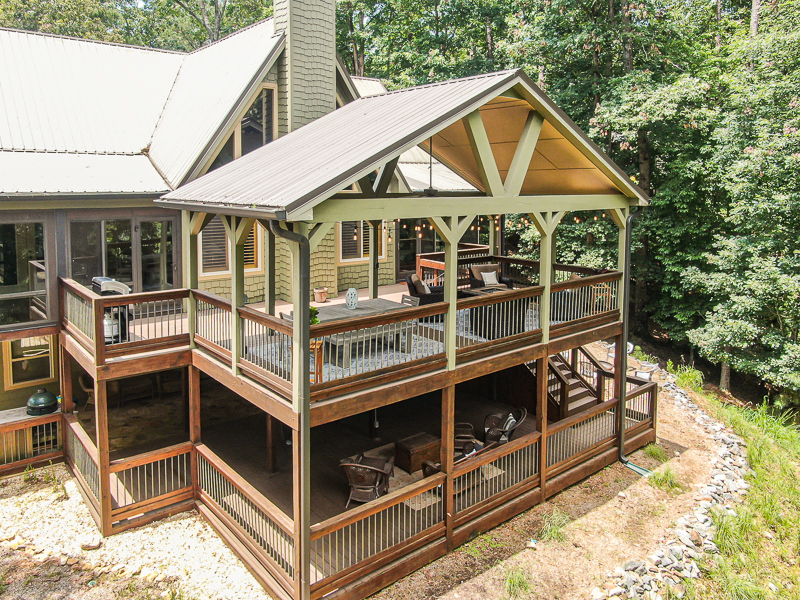 All Decked Out Ellijay Cabin for Rent in North