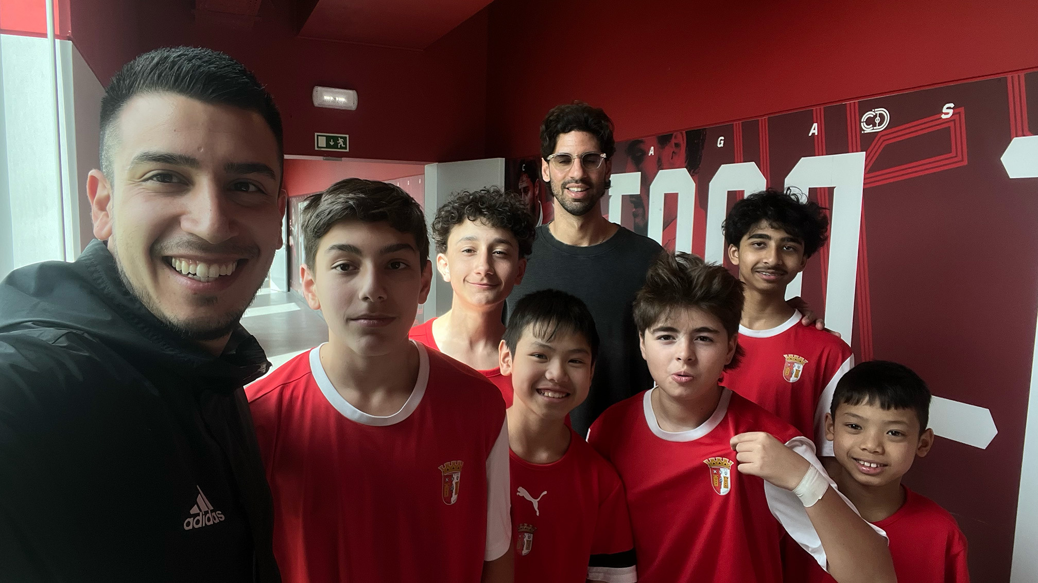 Derick at SC Braga with players he brought on trial to Portugal