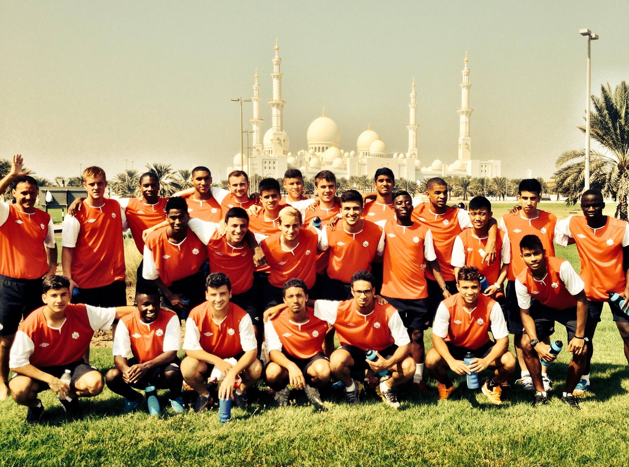 Group photo in Dubai after team walk