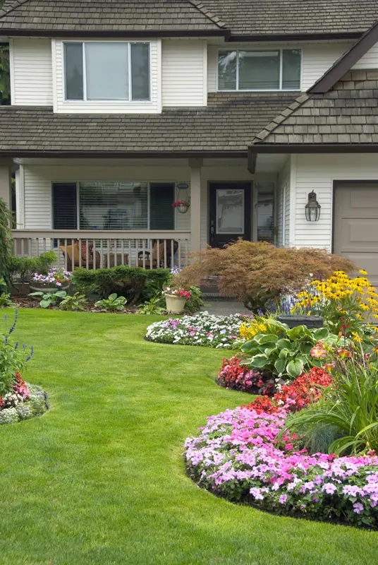 Trailblazers crew installing plantings and mulching new garden beds