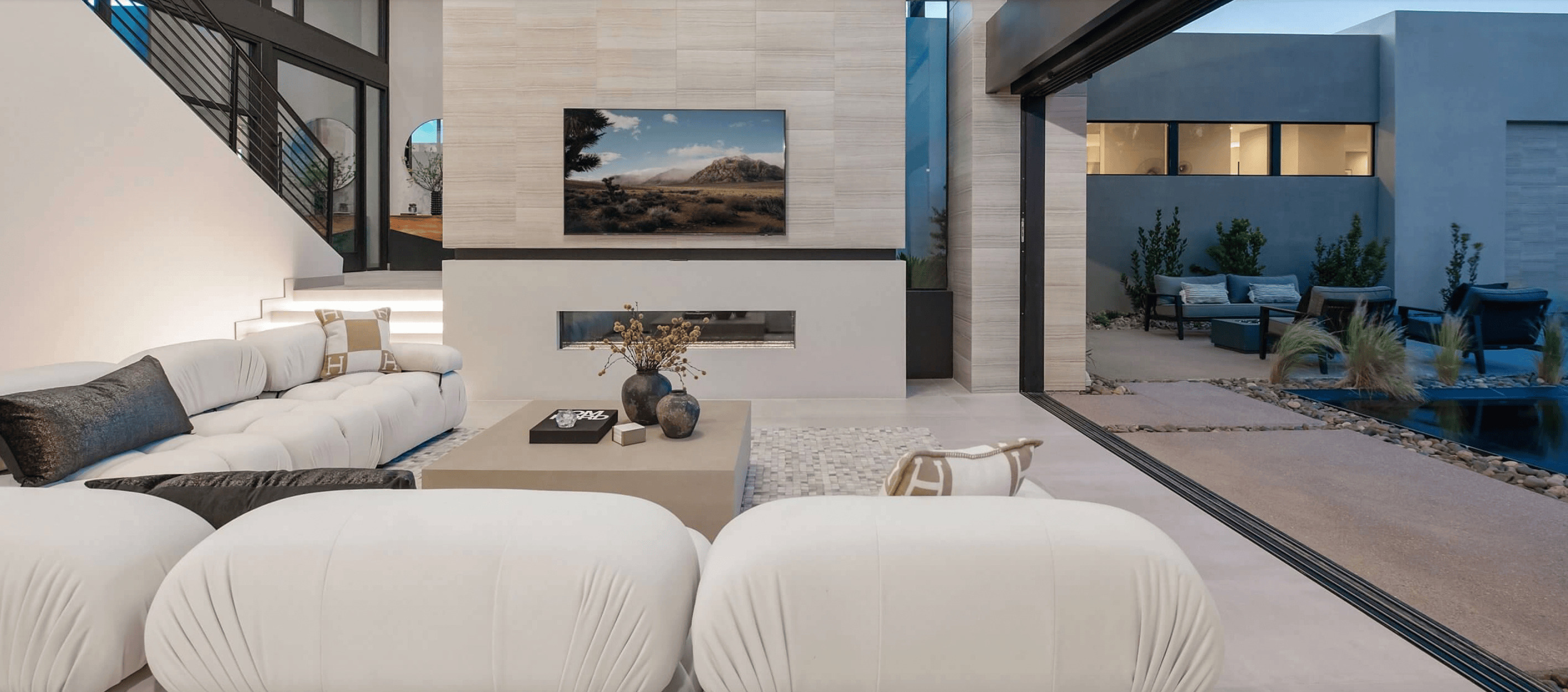 Luxury outdoor design and landscaping for Arizona homes by Evolution Dream Builders