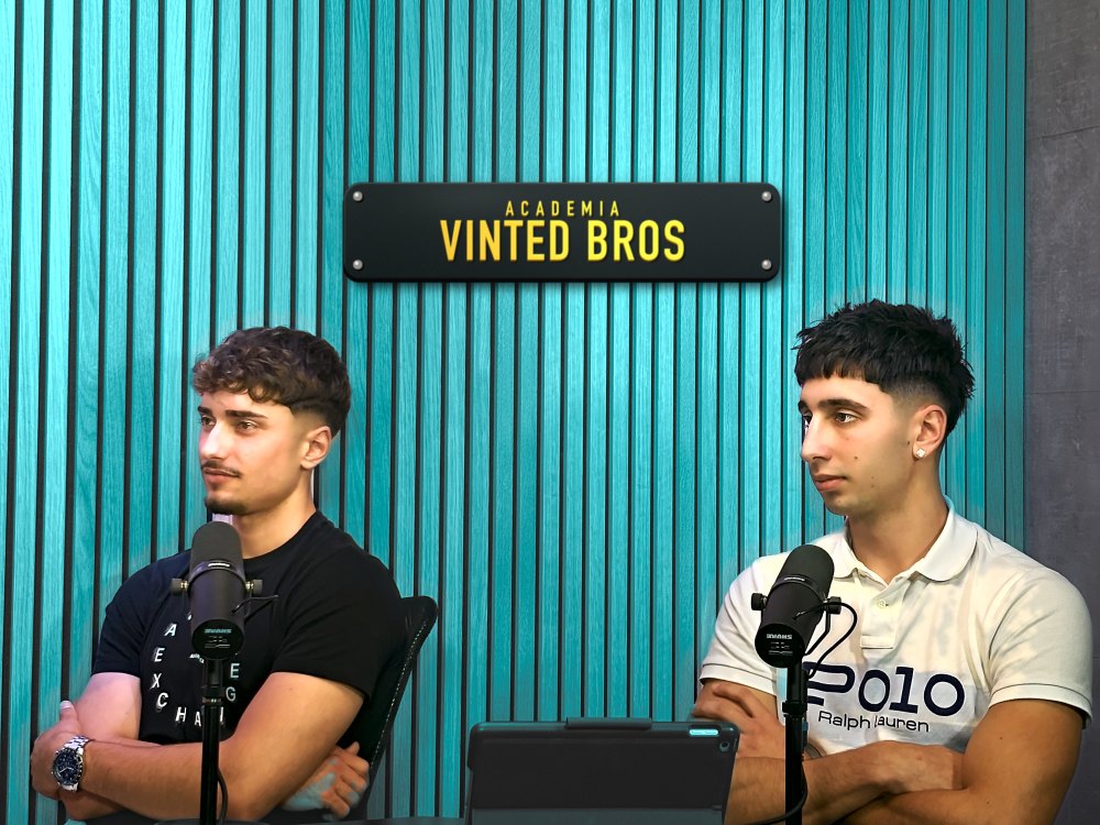 Roger y Kiko, de Vinted Bros, en el estudio de pódcast