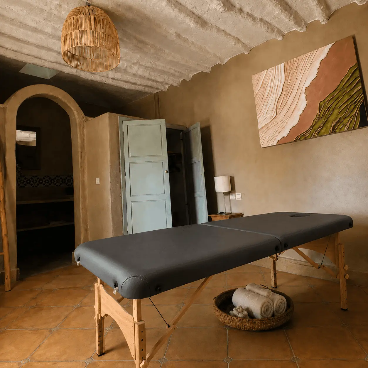 Espace massage et bien-être de Maison Tikida avec ambiance marocaine apaisante
