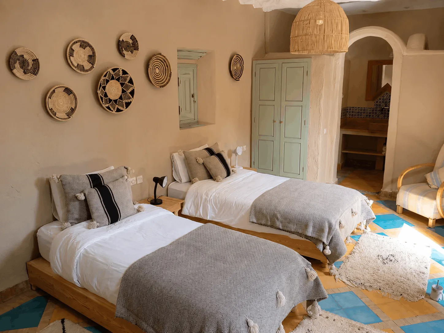Chambre Nomade avec deux lits simples à Maison Tikida