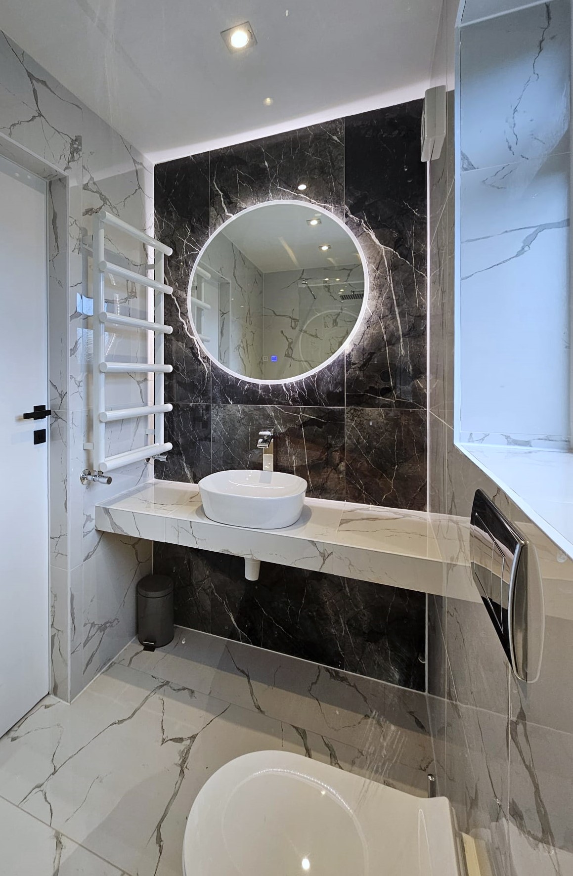 Dark accent tiles used in a small bathroom