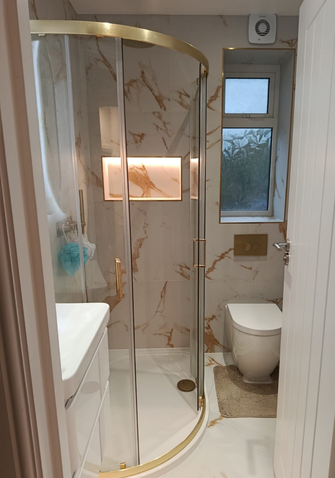 Small bathroom with shower and improved circulation space