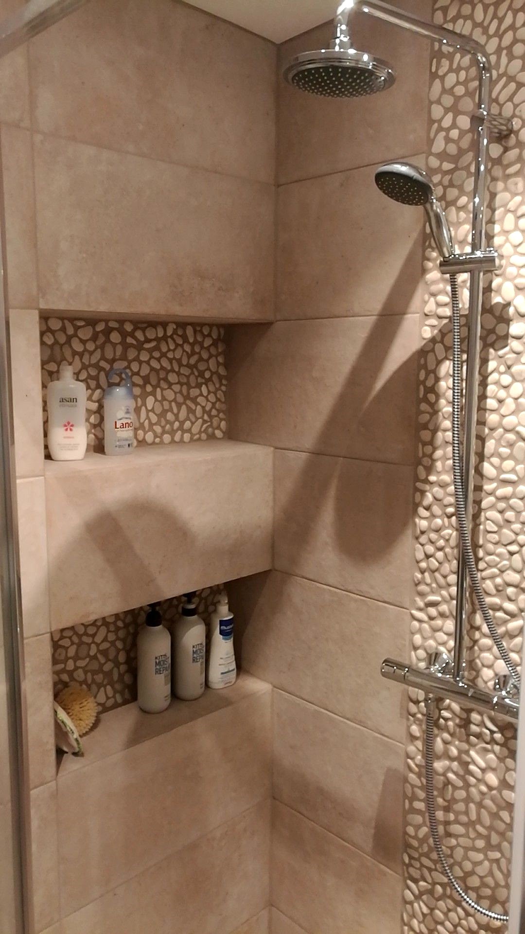 Integrated shower storage in a bathroom design