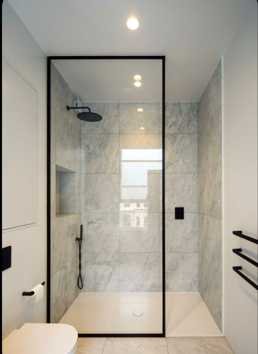 Shower wet area with coordinated tile design