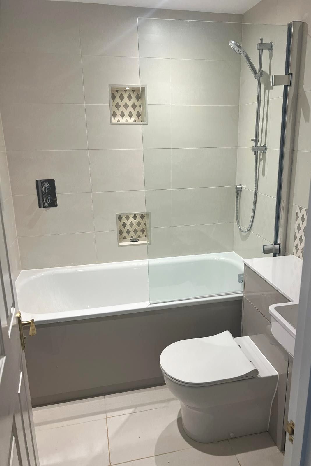 Small bathroom layout showing the decision between a bath and a shower