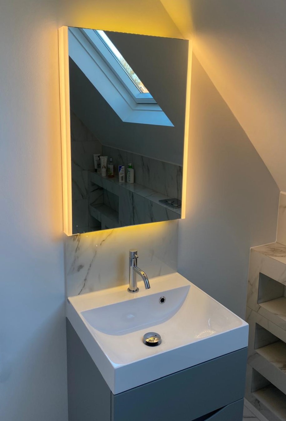Bathroom mirror with premium integrated lighting