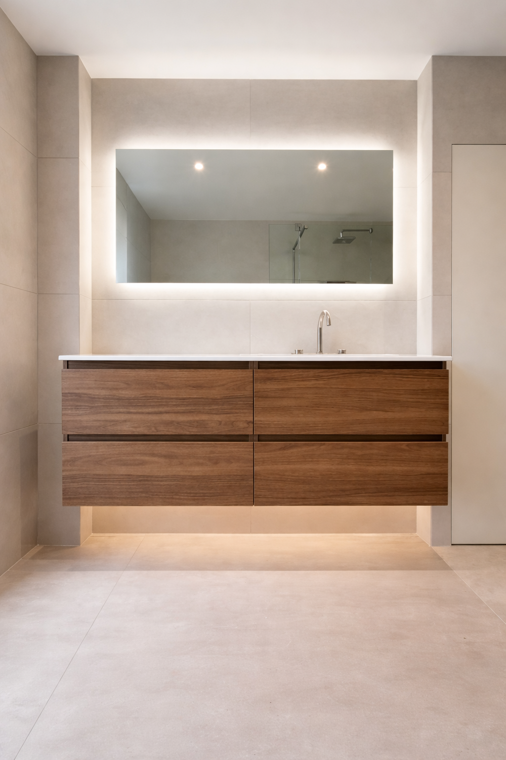 Bathroom vanity with balanced mirror and lighting composition