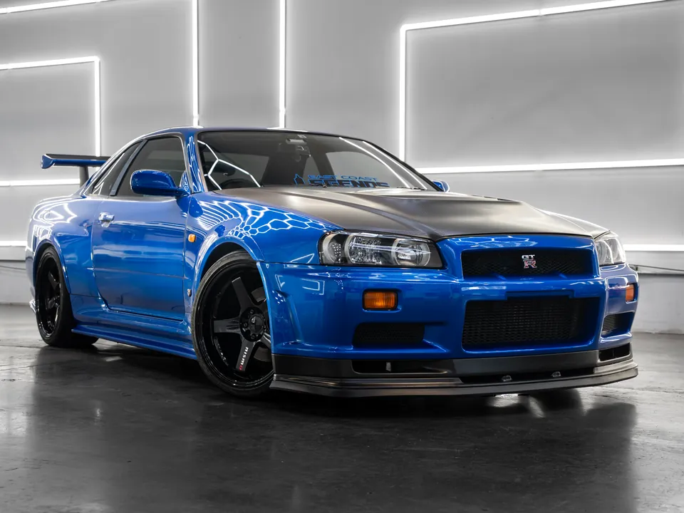 Three-quarter view of the R34 in the studio