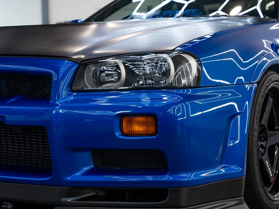 Front bumper and headlight of the R34, the paint mirror-clear