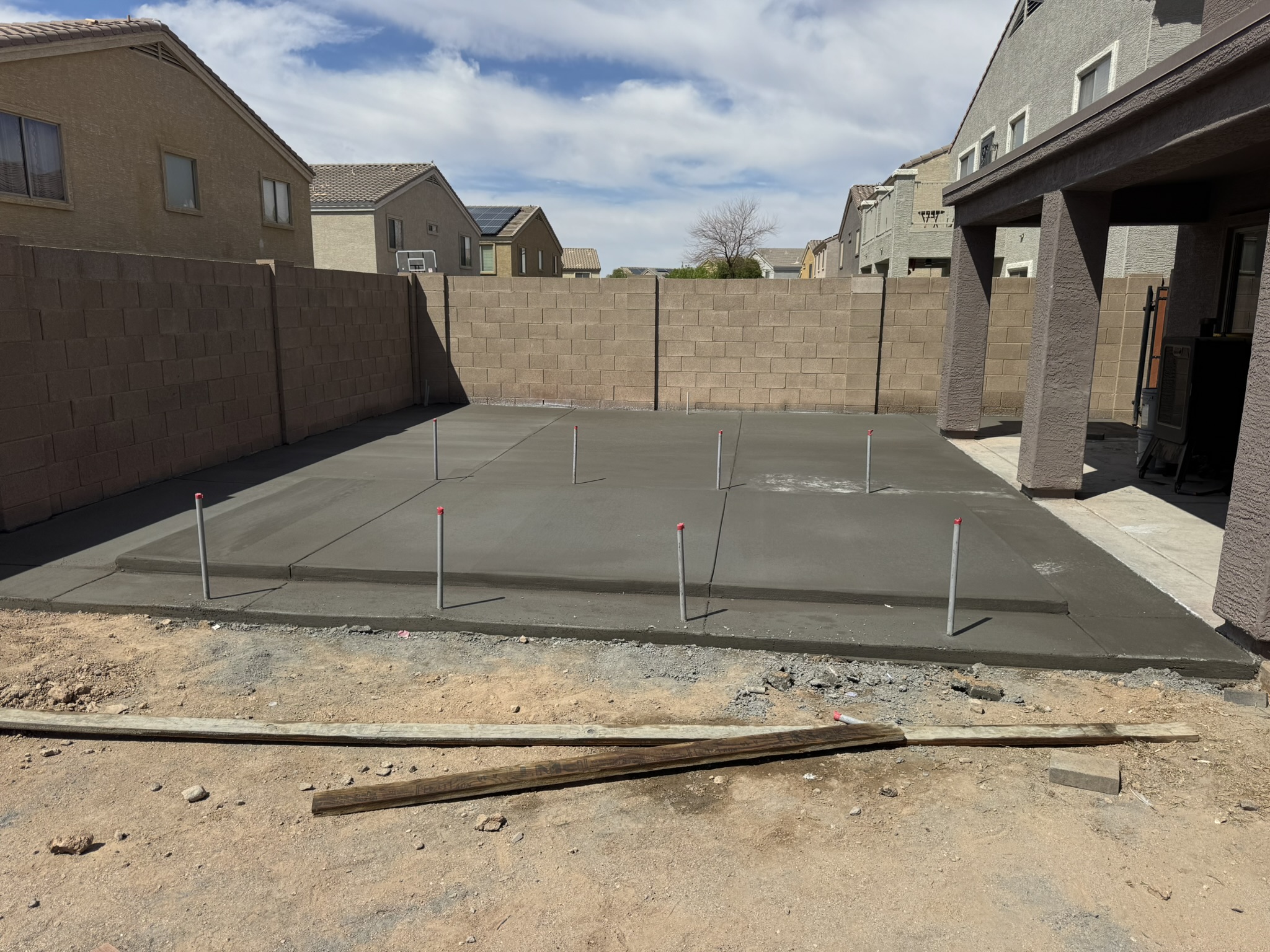 📸 Freshly poured concrete sidewalk in Tempe, AZ — ADA-compliant and engineered for Arizona's desert conditions 📸 Freshly poured concrete sidewalk in Tempe, AZ — ADA-compliant and engineered for Arizona's desert conditions
