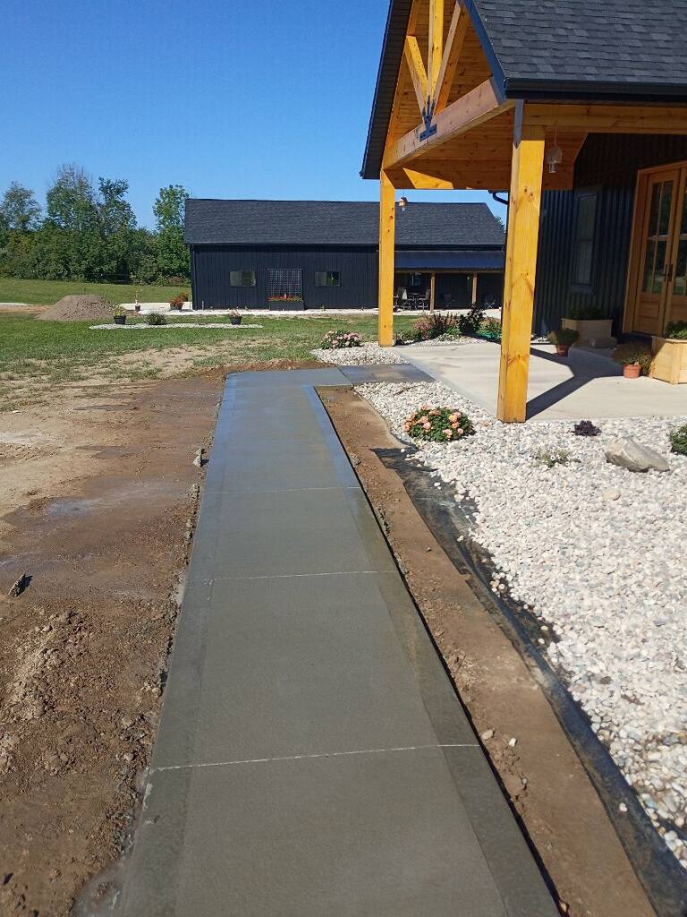 New residential concrete sidewalk by Kelly's Custom Concrete