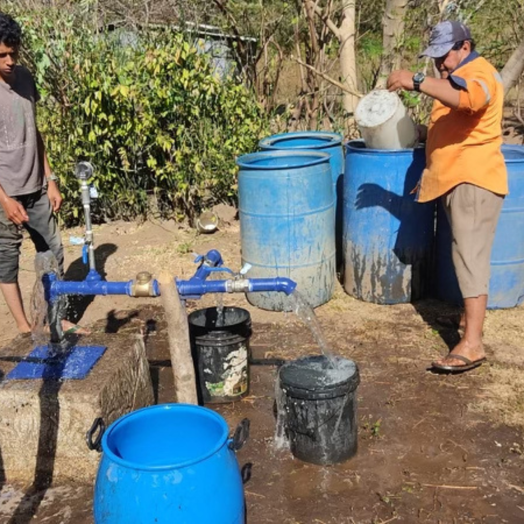 La Trinchera — residents using the restored well