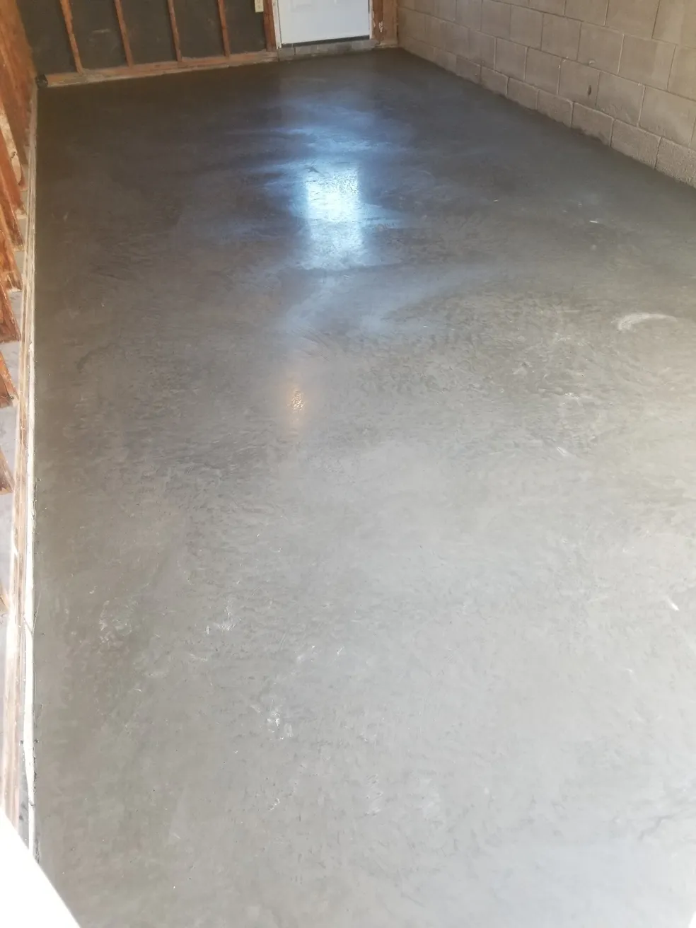 Smooth finished concrete garage floor in Markham