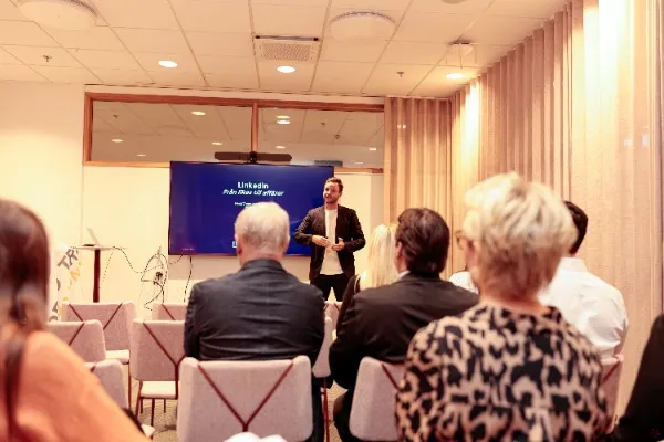 Dominique föreläser