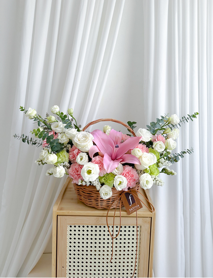 Lily De Lune flower basket