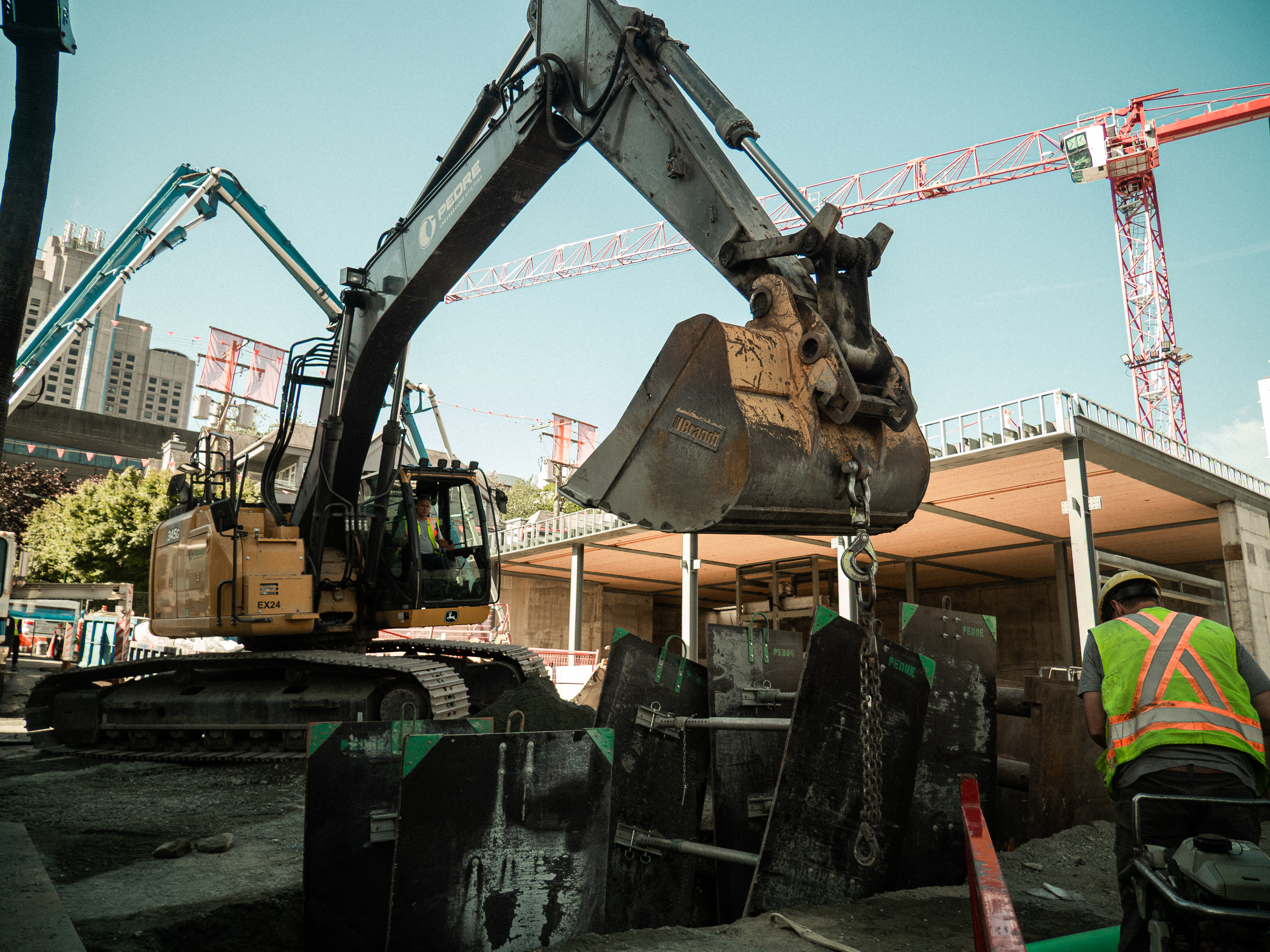 Pedre Contractors crew and equipment on site – photo 15