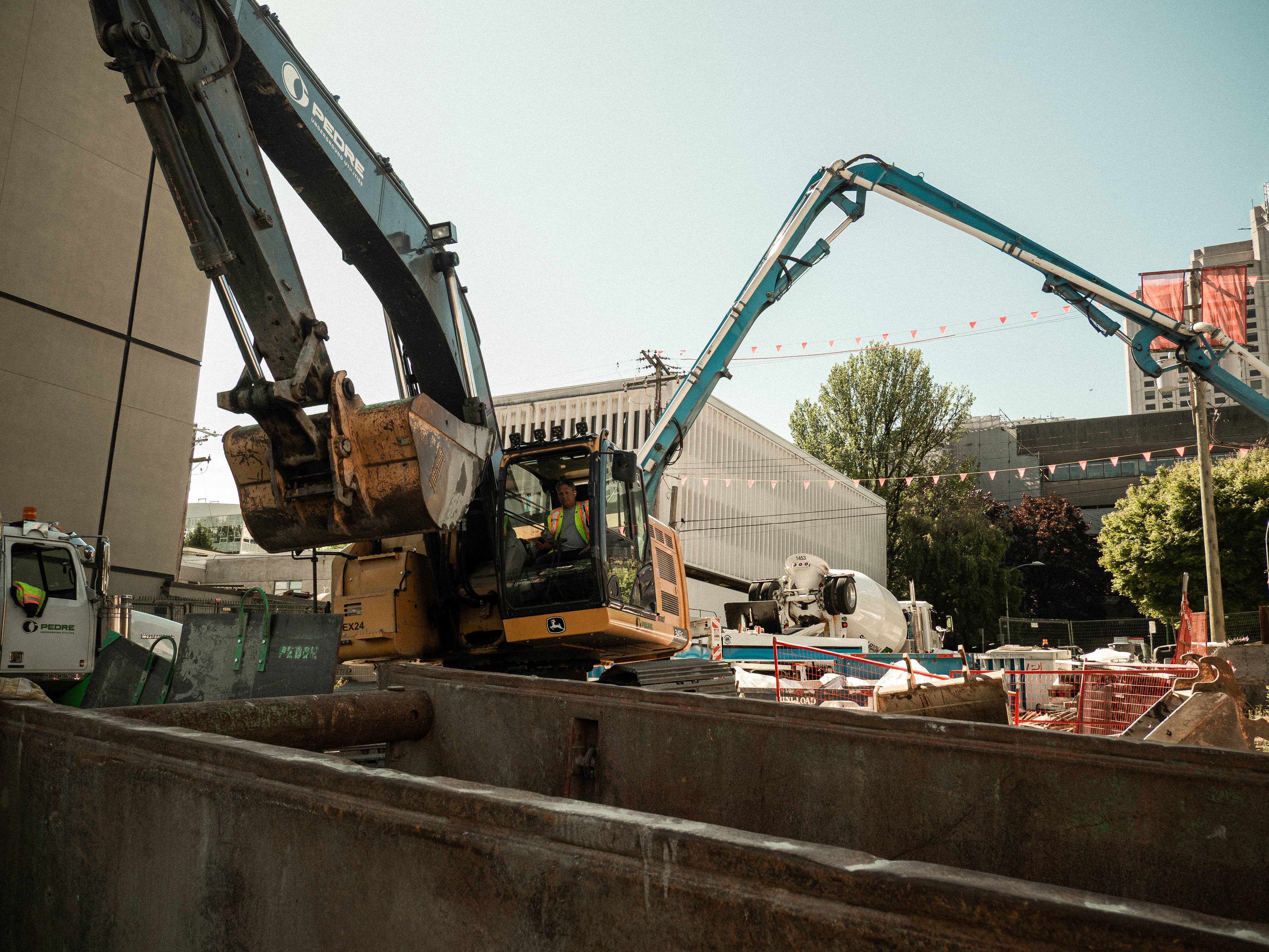 Pedre Contractors crew and equipment on site – photo 11