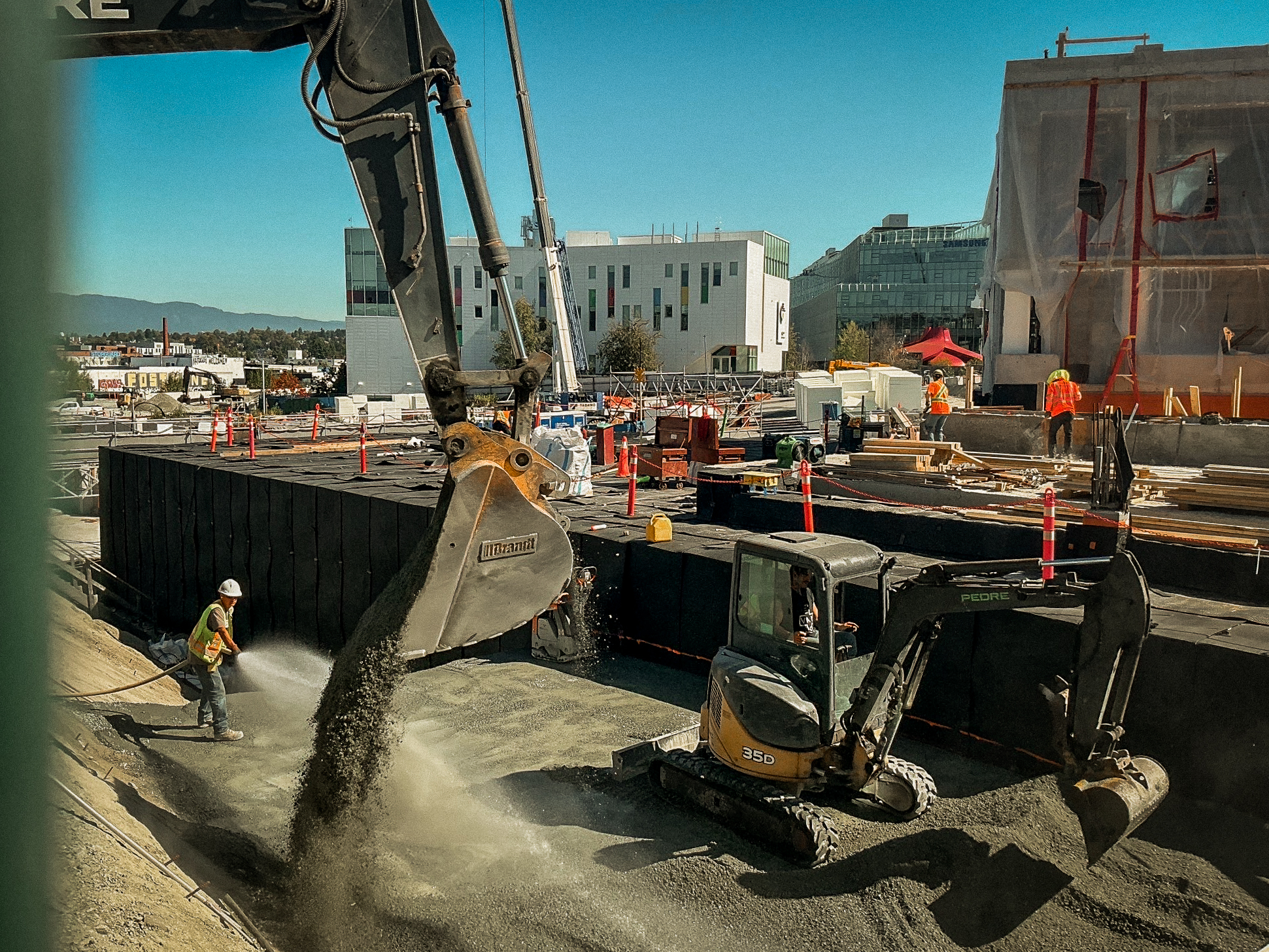 Pedre Contractors crew and equipment on site – photo 3