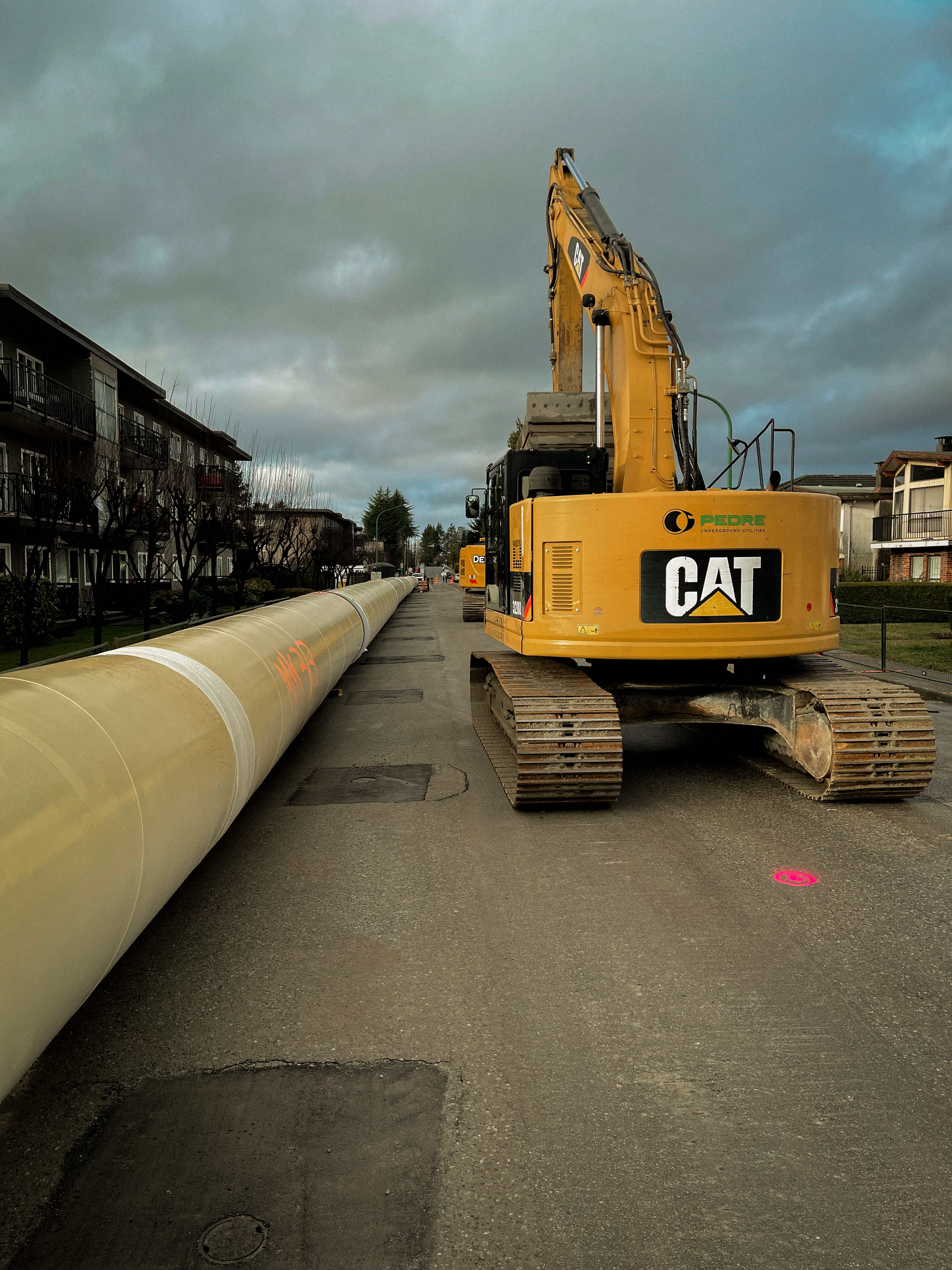 Pedre Contractors water main installation crew and equipment on site – photo 8