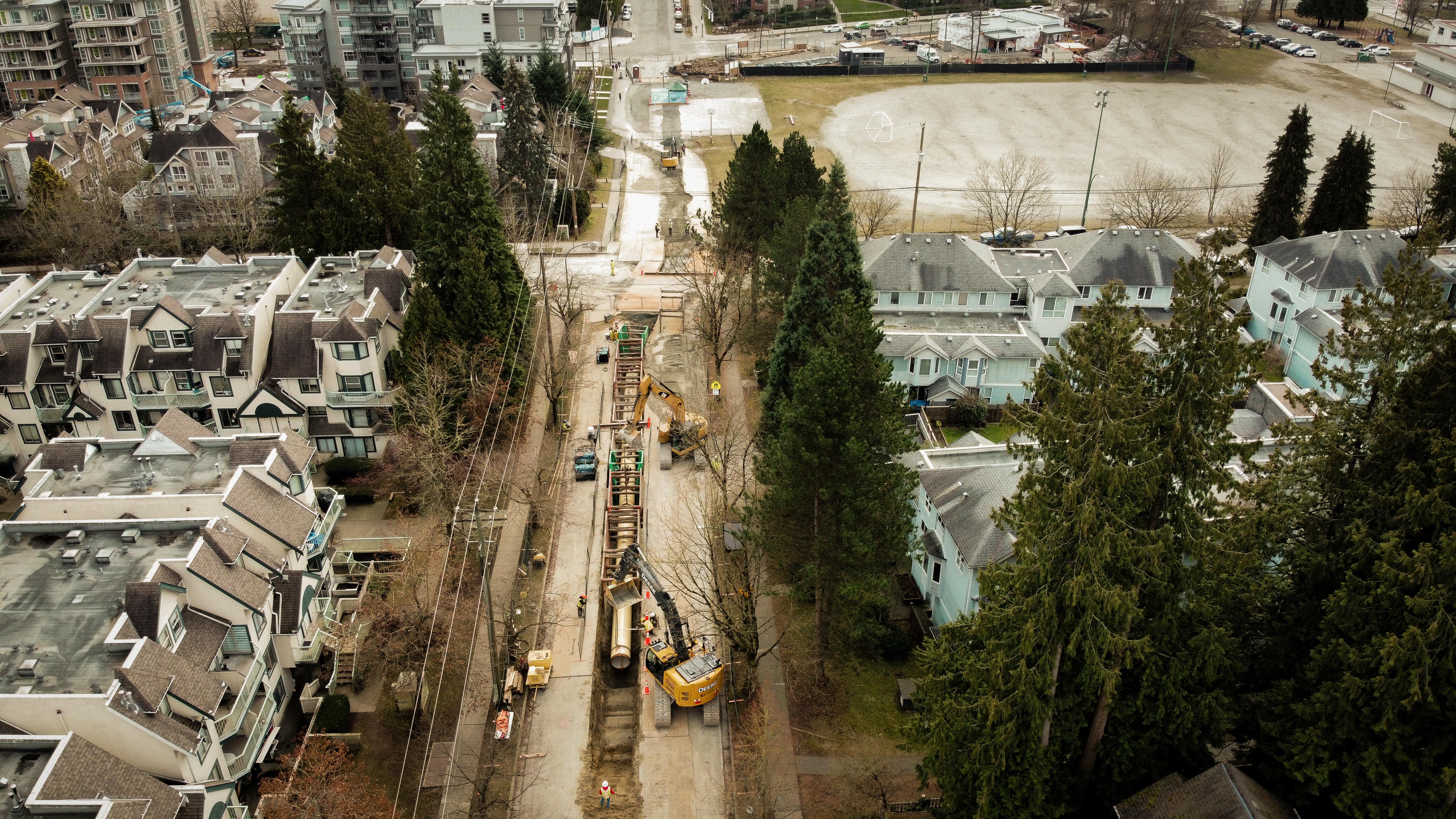 Pedre Contractors water main installation crew and equipment on site – photo 7