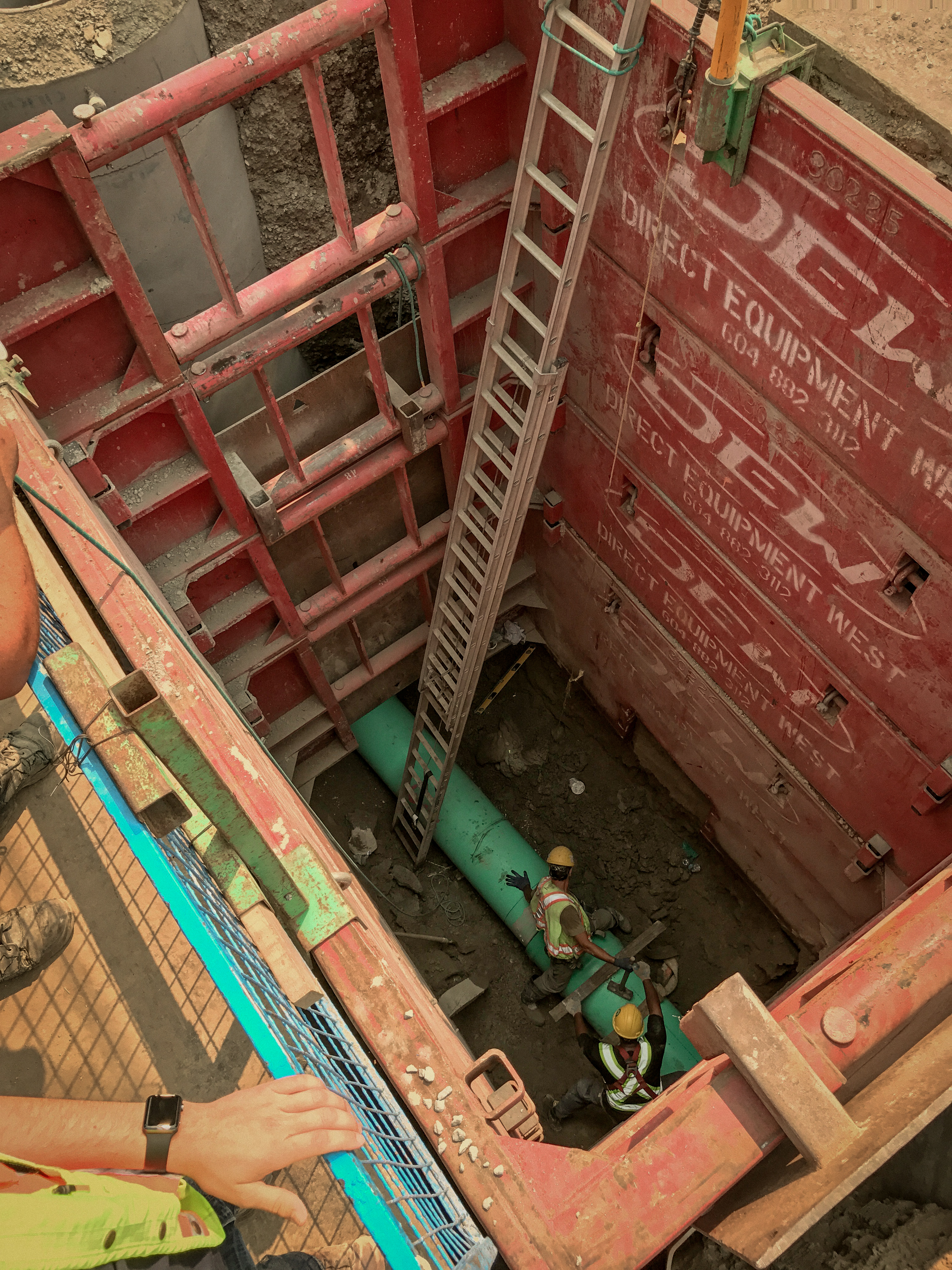 Pedre Contractors water main installation crew and equipment on site – photo 2