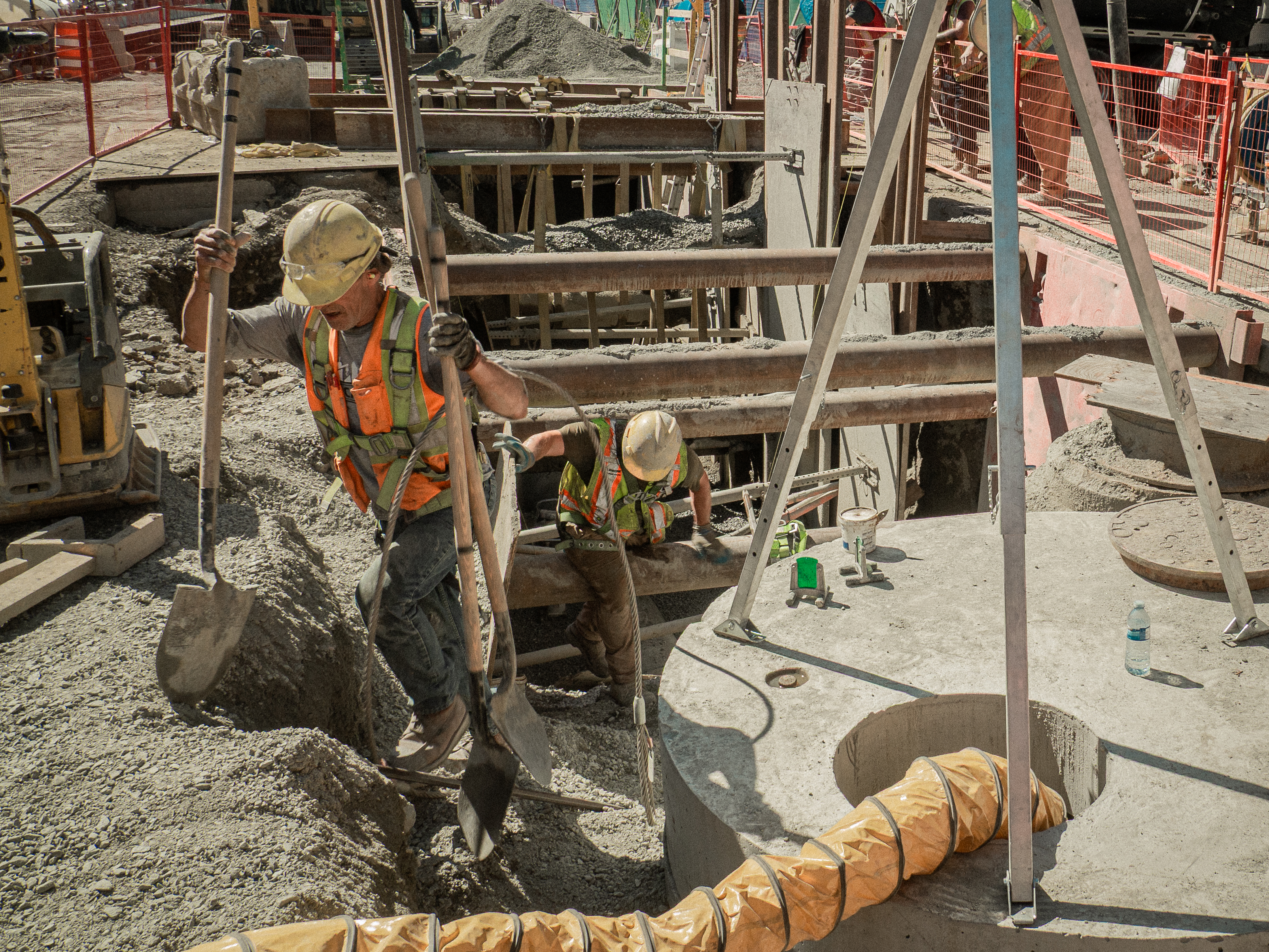 Pedre Contractors crew and equipment on site – photo 44