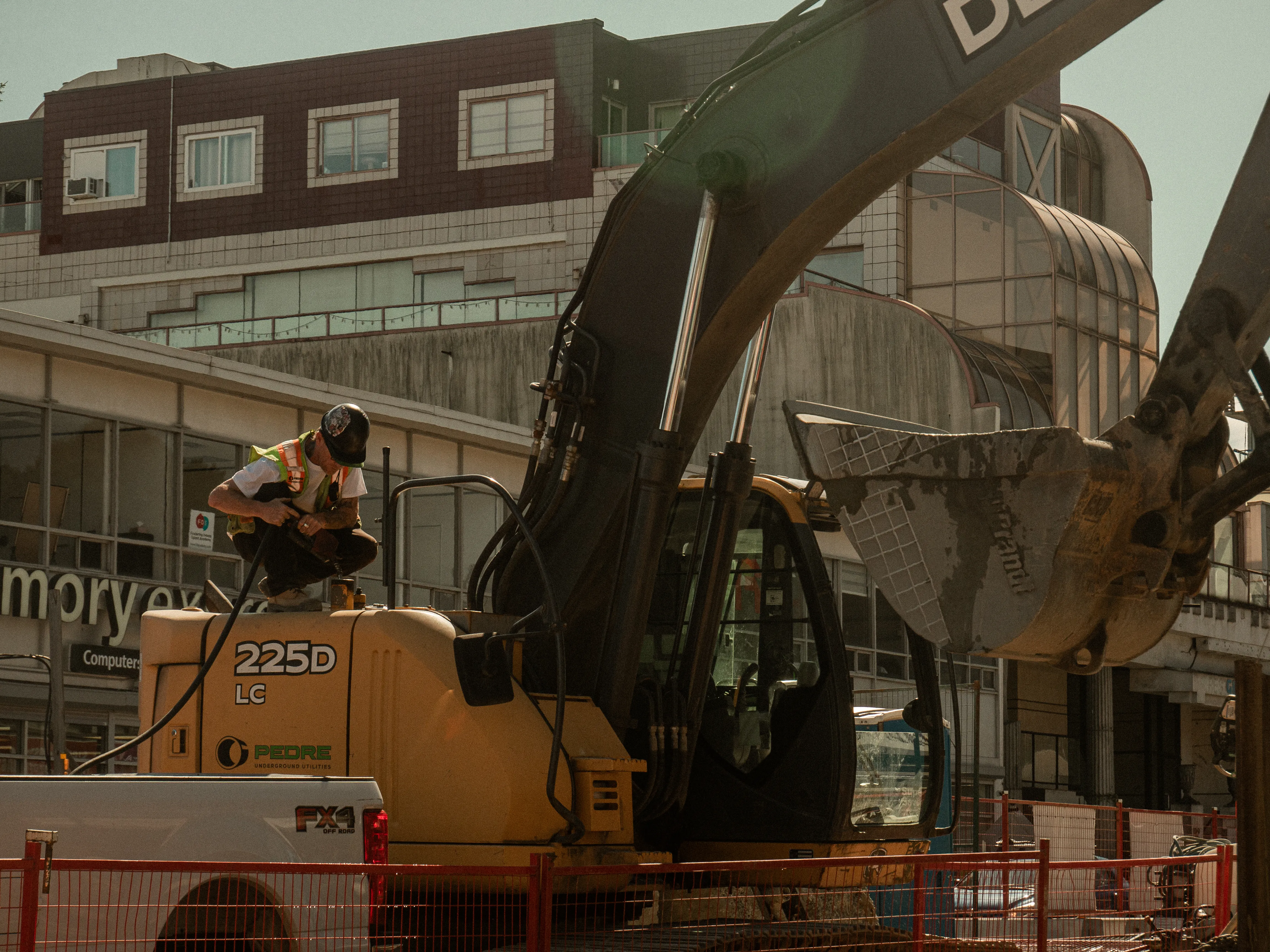 Pedre Contractors crew and equipment on site – photo 43